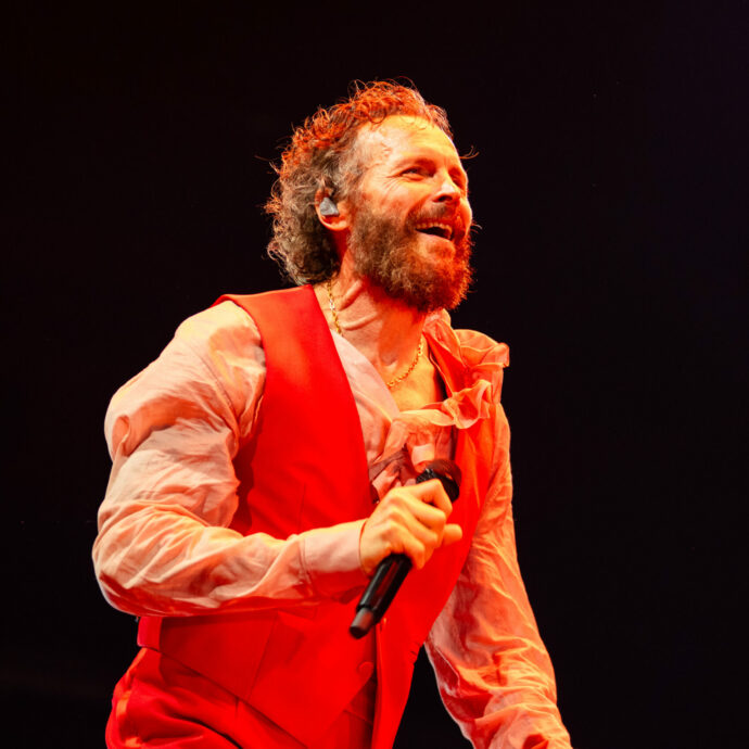 Jovanotti è più forte della guerra e riesce a fare i concerti in Australia: le immagini di L’Arca di Lorè – VIDEO