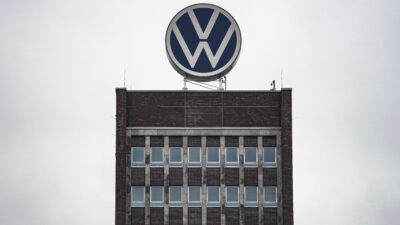 Copertina di Richiamate in Germania 1 milione di auto Volkswagen e Audi: “La corrosione può causare la rottura di una vite del sistema di sterzo”