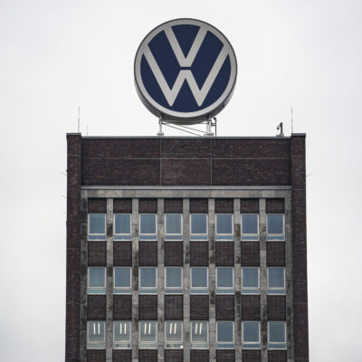 Copertina di Volkswagen valuta 100mila tagli e la chiusura di 4 fabbriche