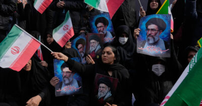Copertina di Iran, perché Mojtaba Khamenei non è ancora apparso in pubblico: l’ipotesi del ferimento o la paura dei raid