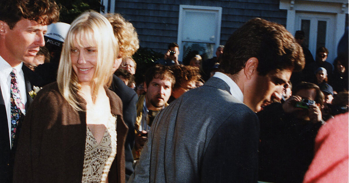 “Love story piena di falsità. Io dipinta come una rivale cattiva, le bugie restano online per sempre”: Daryl Hannah rompe il silenzio su JFK Jr. e fa a pezzi la serie di Ryan Murphy