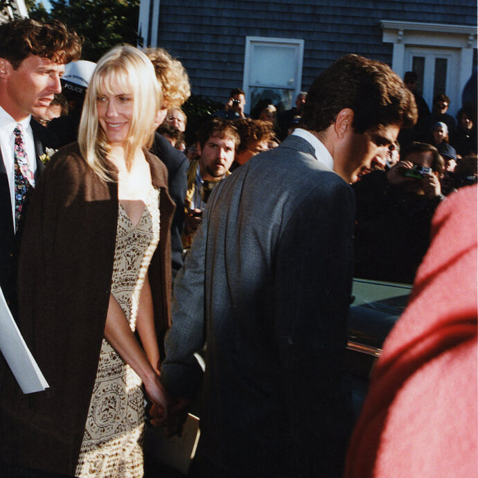 “Love story piena di falsità. Io dipinta come una rivale cattiva, le bugie restano online per sempre”: Daryl Hannah rompe il silenzio su JFK Jr. e fa a pezzi la serie di Ryan Murphy