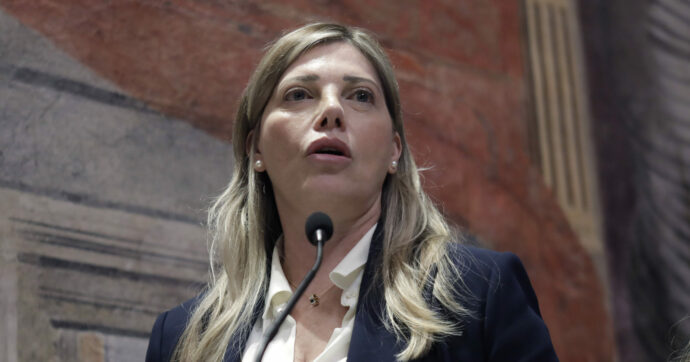 Mantovano: “Da Bartolozzi frase infelice, lo ha detto anche Nordio”. L’Anm: “Toni inaccettabili, ma non risponderemo”