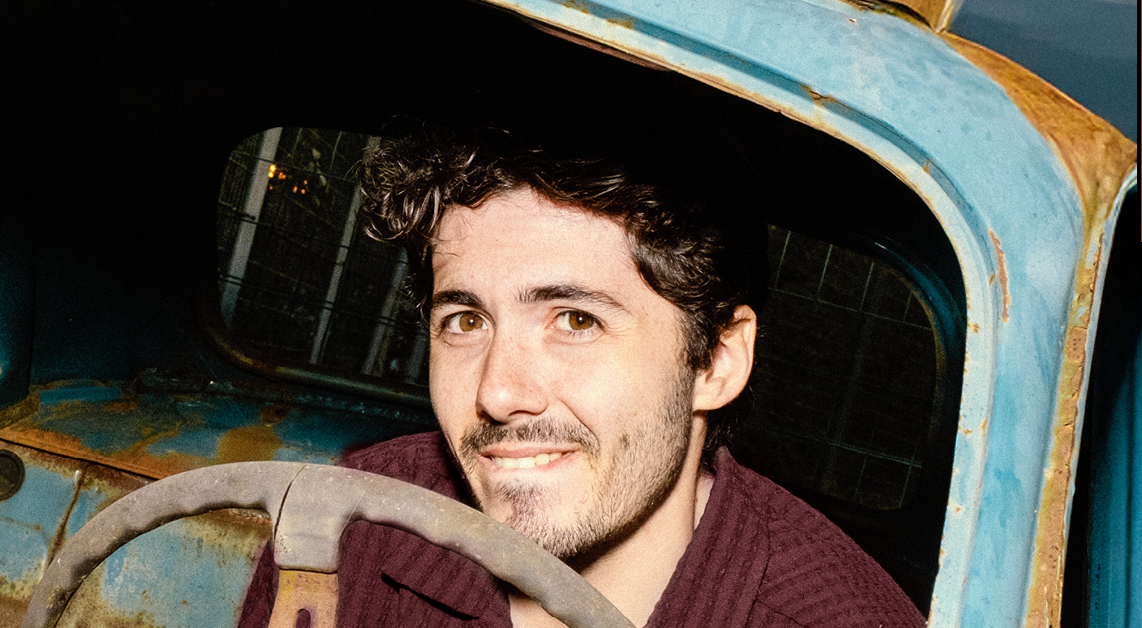 “Gli artisti? Sono un po’ rompic**oni e grandi esperti di ristoranti. La mia droga è l’abitudinarietà, ma provo a sconfiggerla uscendo fuori dal mio guscio. Volevo vincere Sanremo, anche se…”: così Fulminacci