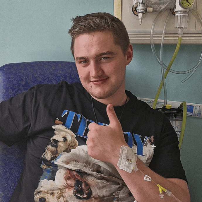 “Le ecografie hanno mostrato che il cancro è progredito rapidamente nel mio corpo e ora sto entrando nelle ultime fasi della mia vita”: così l’attore Finnian Garbutt