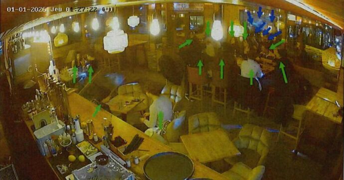 “C’era una ragazza svenuta con i vestiti sciolti ma un poliziotto mi disse che non era suo compito”, il racconto del buttafuori del Constellation di Crans-Montana