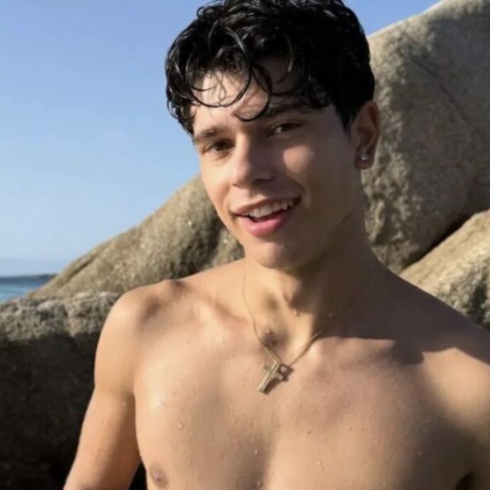 È morto Luigi Nativi, il tiktoker aveva solo 18 anni. L’amica e collega Alice Mordenti: “Ti ricordo come una luce immensa, un ragazzo felice che nessuno può toccare”