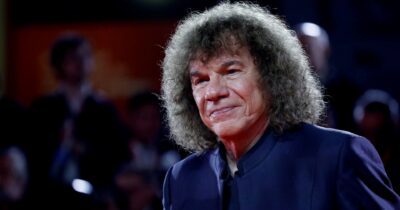 Copertina di Gli “80” di Cocciante tra inediti e tour: “Io eterno? Sai che noia”