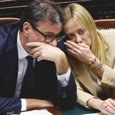 Copertina di Attacco all’Iran, su bollette e benzina Meloni non fa nulla: scomparso il decreto