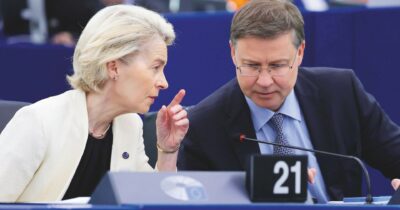 Copertina di Giorgetti zittito. La Ue: “Aiuti per luce e gas senza deficit”