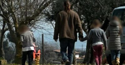 Copertina di Famiglia nel bosco, il papà verso l’affidamento dei figli? È “supporto fondamentale per la gestione del nucleo”