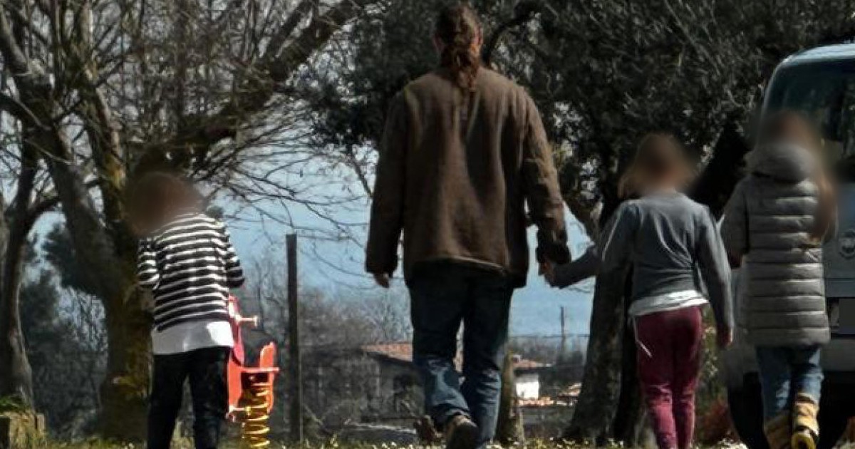 famiglia nel bosco la svolta del padre dei bimbi scuola casa e visite pediatriche da Ilfattoquotidiano.it famiglia nel bosco la svolta del padre dei bimbi scuola casa e visite pediatriche