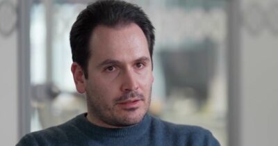 Copertina di “Mi spaventa l’idea di andare in carcere da innocente. L’orario in cui è stata uccisa Chiara Poggi potrebbe essere spostato? La mia versione non cambia, non ho commesso io l’omicidio”: parla Andrea Sempio