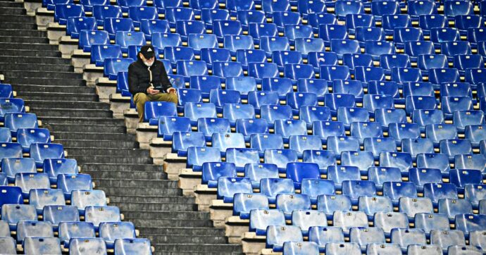 “Lo stadio vuoto è triste e deprimente”: lo sfogo di Sarri per la desolazione all’Olimpico in Lazio-Sassuolo