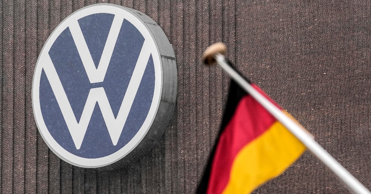 Volkswagen, utili dimezzati nel 2025. Tra dazi, ristrutturazioni e crisi Porsche