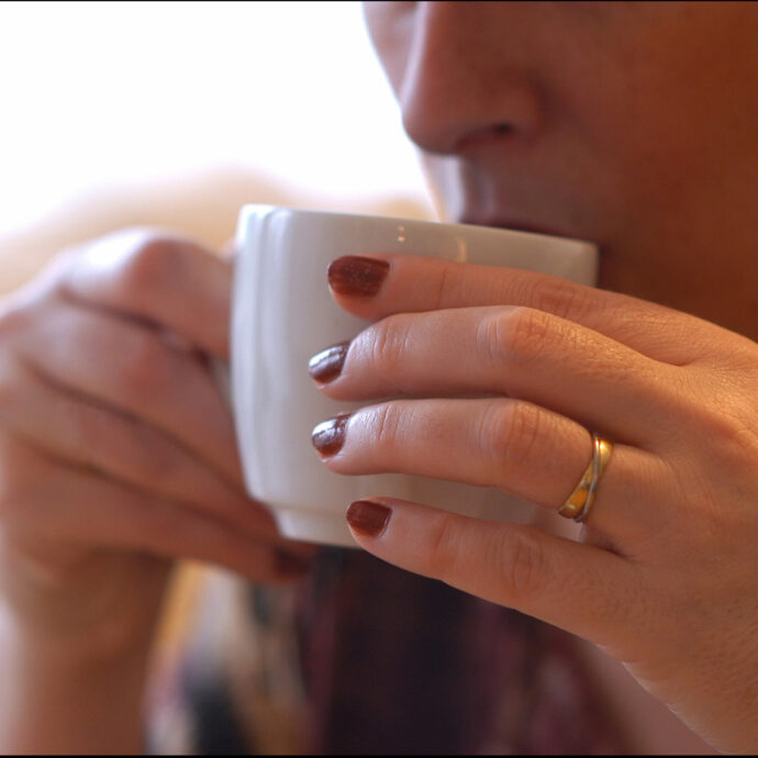 “Una truffa vera, che schifo”: paga 13 euro per due decaffeinati in un bar del centro di Roma, il cliente sbotta sui social