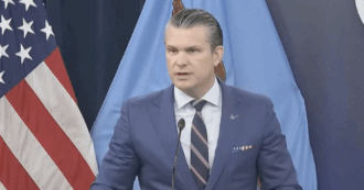 Copertina di Iran, il segretario della Difesa Usa Hegseth recita un salmo della Bibbia durante una conferenza stampa