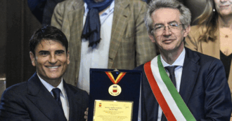 Copertina di “Giorgia Meloni non mi ha chiesto di usare ‘Per Sempre Sì’ per il Referendum. Mi ha fatto i complimenti e la telefonata è durata 30 secondi”: Sal Da Vinci fa chiarezza