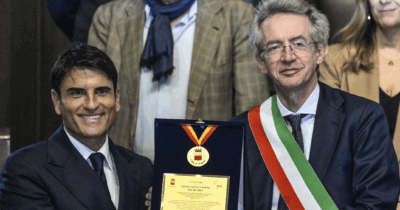 Copertina di “Giorgia Meloni non mi ha chiesto di usare ‘Per Sempre Sì’ per il Referendum. Mi ha fatto i complimenti e la telefonata è durata 30 secondi”: Sal Da Vinci fa chiarezza