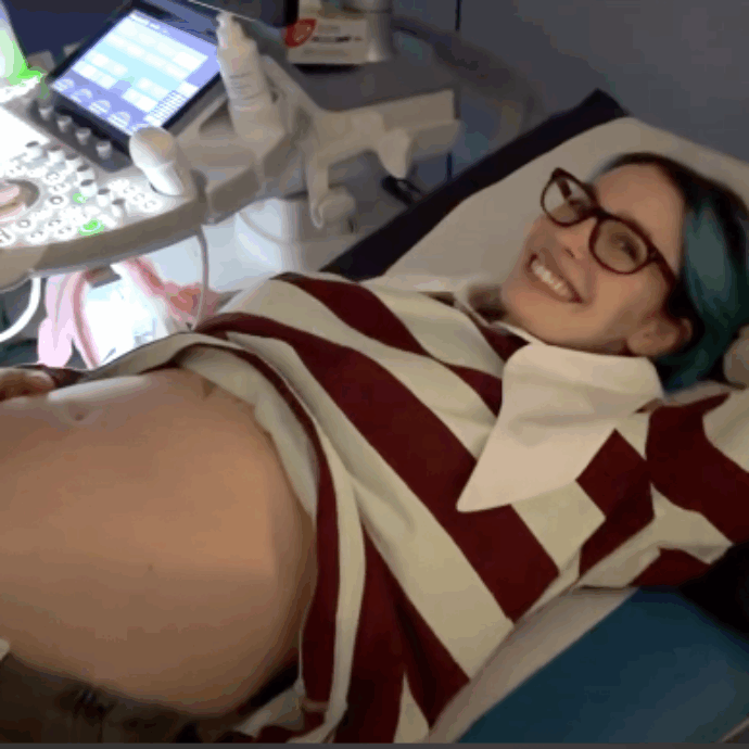 Rose Villain è incinta, l’annuncio della prima gravidanza con il marito e produttore Sixpm: “Ucciderò tutti i mostri per te” – IL VIDEO