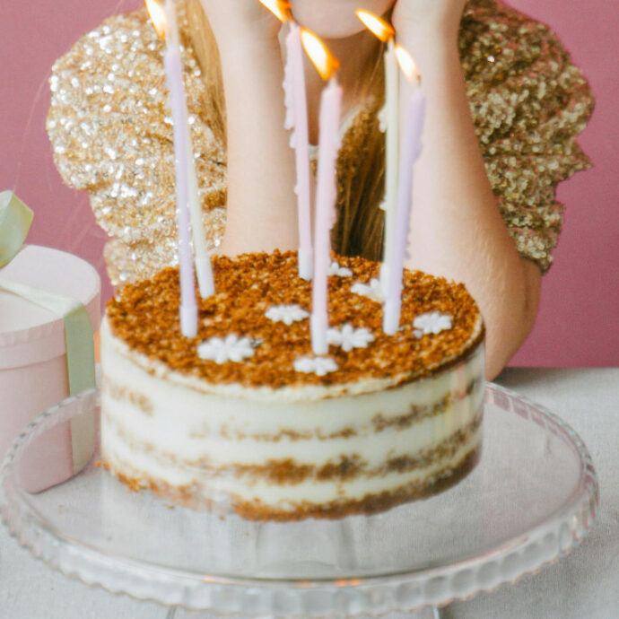 “Alla festa di compleanno di mia figlia non è venuto nessuno. Sento di aver fallito”: una madre si sfoga sui social, quello che succede dopo la lascia senza parole