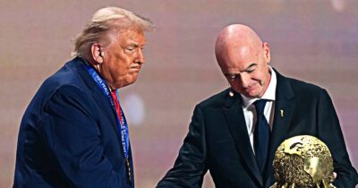 Copertina di Infantino oltre ogni limite: “Grazie al presidente Trump, dimostra che il calcio unisce il mondo”. Ieri aveva detto: "Sarà una festa fantastica"