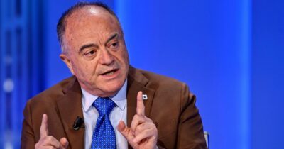 Copertina di Armi di distrazione di massa: la destra ora lincia Gratteri (perché vuole querelare chi lo diffama)