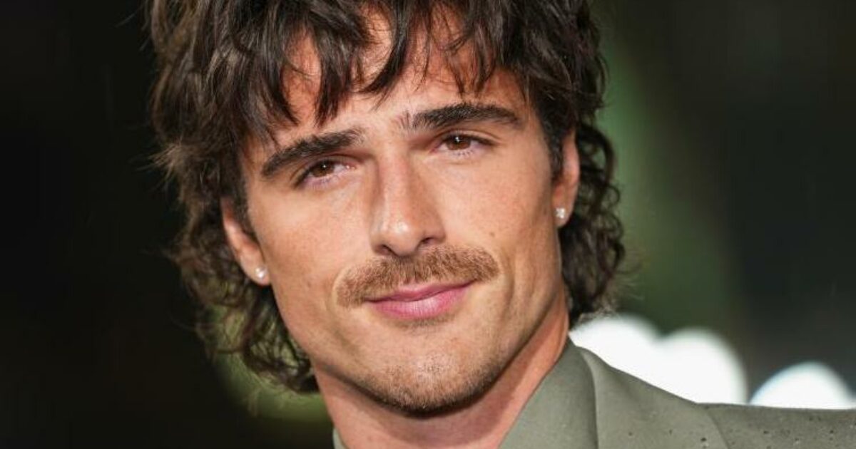 “Per interpretare la Creatura ho dovuto costruire un corpo che sembrasse nato due volte. Ma mi godo il cibo senza gabbia di regole”: Jacob Elordi su Frankenstein