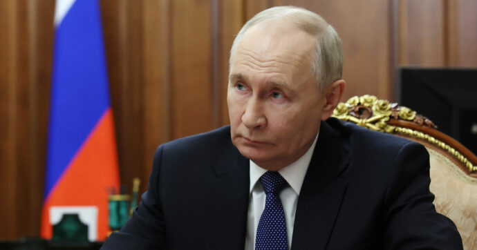 Von der Leyen annuncia il 21esimo pacchetto di sanzioni contro la Russia. Zelensky in Estonia per il vertice con i leader nordici e baltici