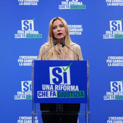 Copertina di Meloni: “Nessuna possibilità che io mi dimetta”. Non cita Bartolozzi ma dice: “La riforma non è per liberarsi della magistratura”