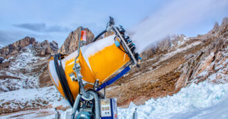 Copertina di L’infrastruttura “scomparsa” che tiene in piedi le Olimpiadi, 35 milioni di litri d’acqua al giorno: “Serve un altro modello per la montagna”