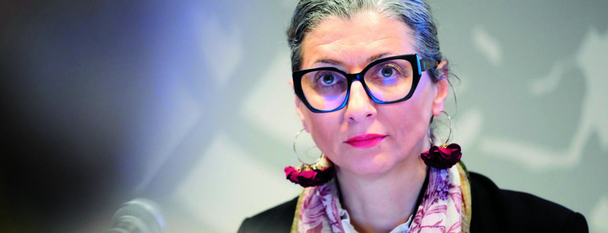 Copertina di Francesca Albanese ancora senza via d’uscita dalle sanzioni Usa: “Sono sola, neanche Banca Etica mi ha aperto il conto”. Replica di Gabrielli: “Rischiavamo multa da 1 miliardo e chiusura”