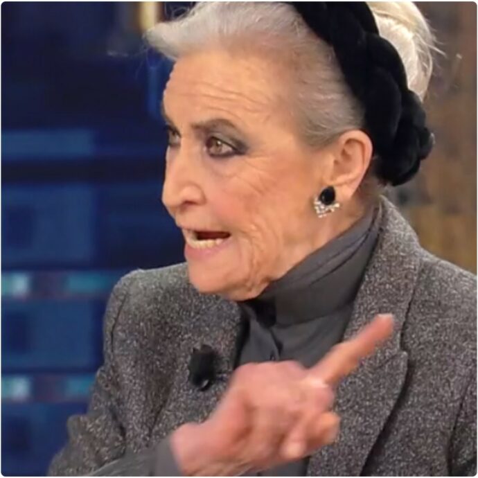 “Se il femminismo è questo, torniamo al maschilismo”. Barbara Alberti ‘difende’ “Per sempre sì” di Sal da Vinci dalle critiche: “È una brutta canzone innocente”