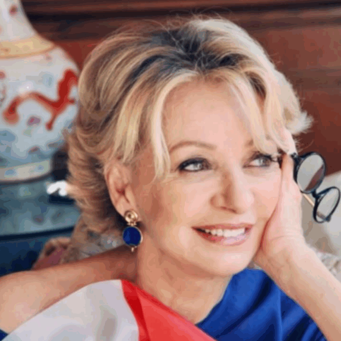 Enrica Bonaccorti e l’amore con Carlo di Borbone, nelle ultime interviste parlava di lui: “Mi colpirebbe molto ricevere una sua telefonata, forse non sta che sto male”