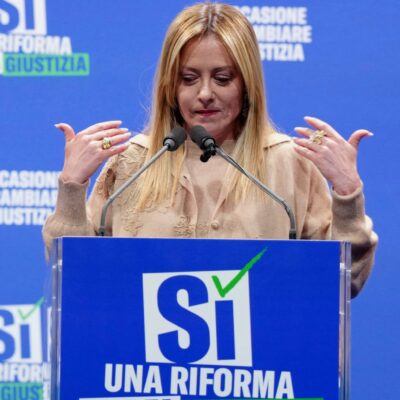 Copertina di Referendum giustizia, Meloni: “Se vince il No, stupratori in libertà”. Poi sconfessa la Zarina