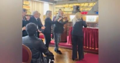 Copertina di “Questo è solo  uno spot pro Sì”.  E 150  studenti lasciano la sala