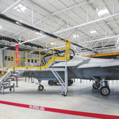 Copertina di Antidroni e radar: le armi italiane agli Emirati entro 7 giorni. Crosetto sollecita Leonardo