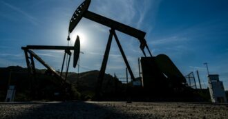 Copertina di Petrolio, mercati quasi al punto di rottura: a fine giugno le scorte finiranno. Hormuz resta chiuso e spunta il nuovo acronimo “Nacho”