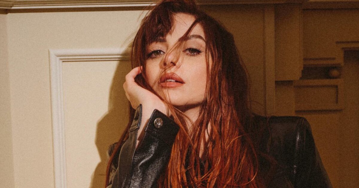 Annalisa: “Capita che mi senta sola. Di fronte a tante persone che si aspettano molto da te, scatta un enorme senso di responsabilità che mi pesa sulle spalle”