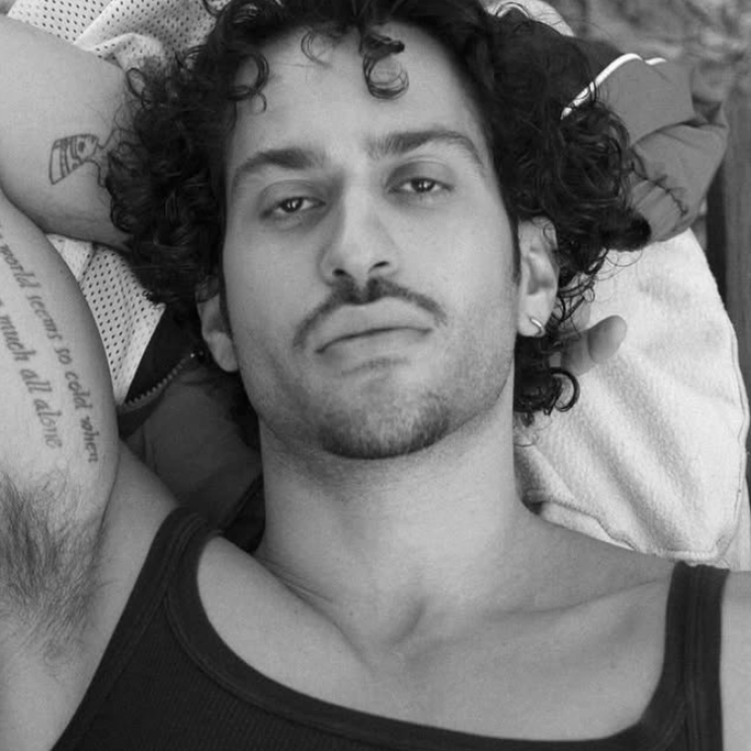 “Ho fatto sesso con questa persona, sesso fantastico bla bla bla. E dopo, mi ha detto: ‘I miei figli sono dei tuoi grandi fan’. Mi trasferisco in Spagna”: lo rivela Mahmood