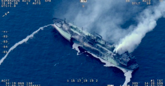 Copertina di Petroliera fantasma russa alla deriva nel Canale di Sicilia, ora Palazzo Chigi è preoccupato: “Monitoriamo”