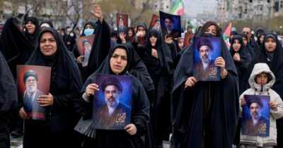 Copertina di Iran, l’attivista Sanam Naraghi Anderlini: “Temo l’escalation nucleare. Senza Trump e Netanyahu, Mojtaba non sarebbe leader”