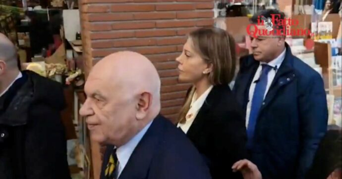 La zarina ritorna e rifiuta le domande