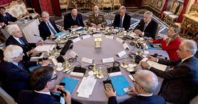 Copertina di Iraq, Mattarella frena sul ritiro dei militari. Ok sulle basi Usa