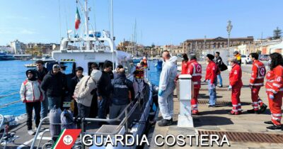 Copertina di Sbarcati 19 migranti dall’Iran in guerra