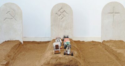 Copertina di “GNAM GNAM”:  che abbuffata caotica da Burri a Cattelan, da Roma a Catania