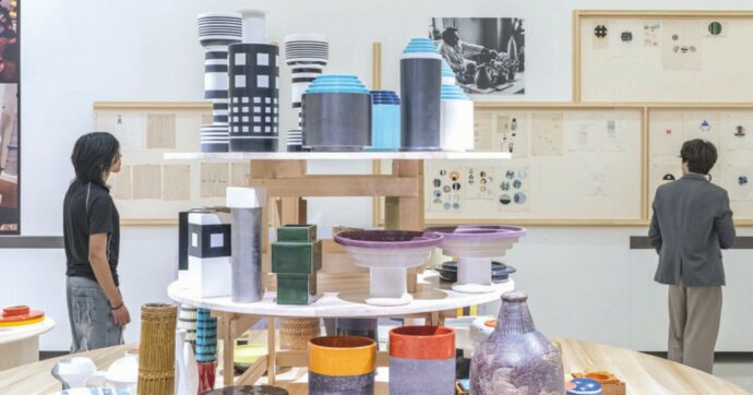 L’architetto Sottsass ci somministra  una buona dose  di serotonina e ironia