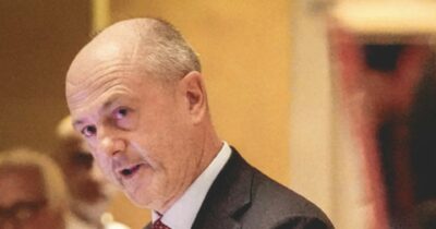 Copertina di Federtennis vuole una quota de La Stampa per promuovere lo sport o il suo presidente. Attraverso una controllata compra una quota del quotidiano di Torino.