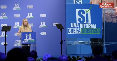 Copertina di Dagli influencer creati con l’Ai alla sfilata di ministri prima del comizio di Meloni: il video racconto della kermesse per il Sì a Milano