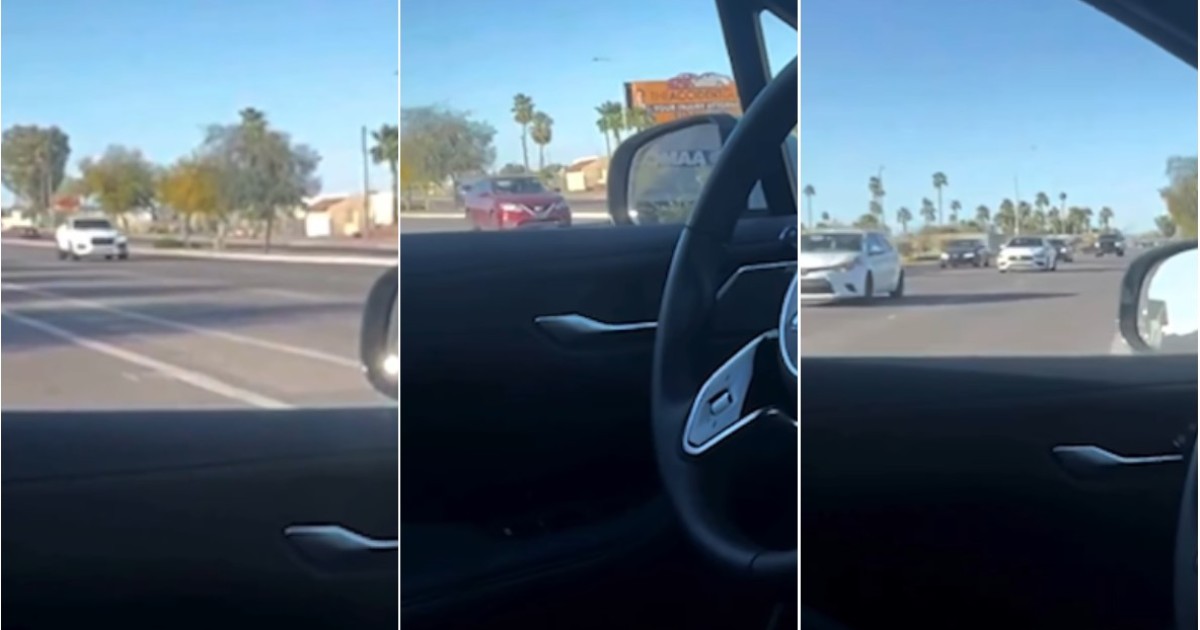 Il taxi si ferma nel bel mezzo di un incrocio trafficato: il primo viaggio sulla macchina a guida autonoma è da brividi – VIDEO